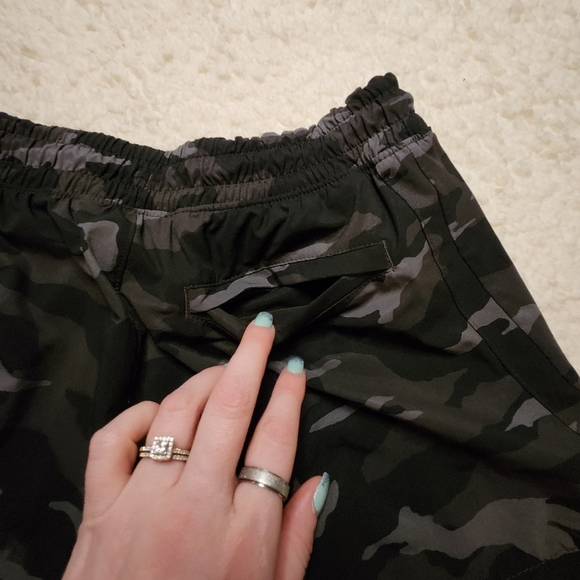 ATHLETA GIRL CAMO ATHLETIC SHORTS Girl's Sz XXL 16 - Picture 8 of 8